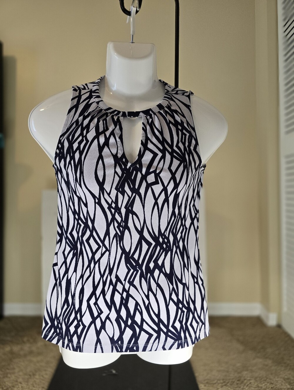 Banana Republic top Womens XS black and white sleeveless